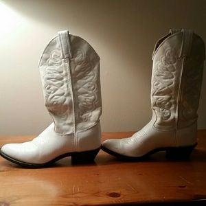White leather cowgirl boots